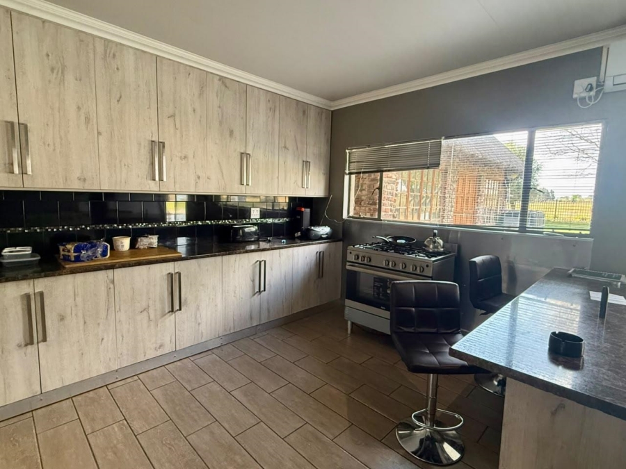 5 Bedroom Property for Sale in Bloemdal Free State